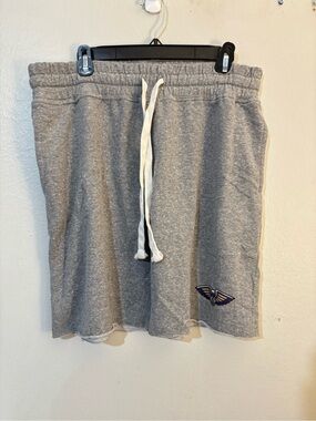 Grey NBA New Orleans Pelicans sweat shorts
Size L #basketball